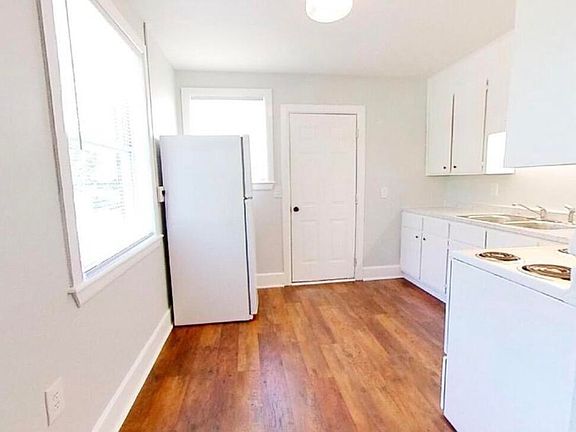 4th image of 1157 Berkeley St