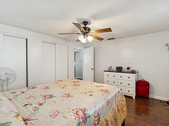 5th image of 3347 Roxbury Dr