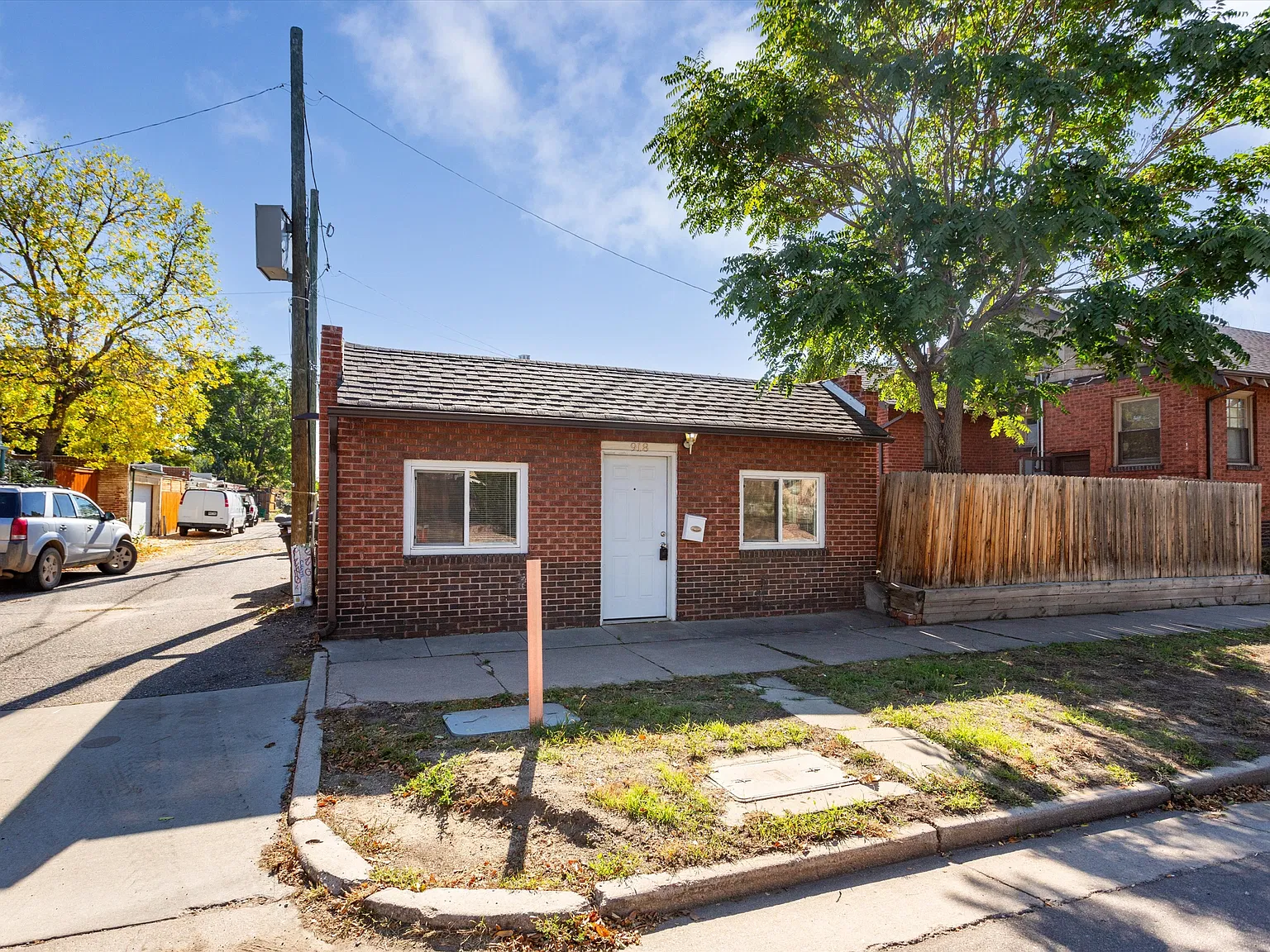 918 E 6TH AVE - - — Photo 2