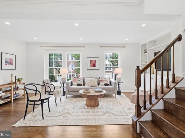 921 Rolfe Pl, Alexandria, VA 22314