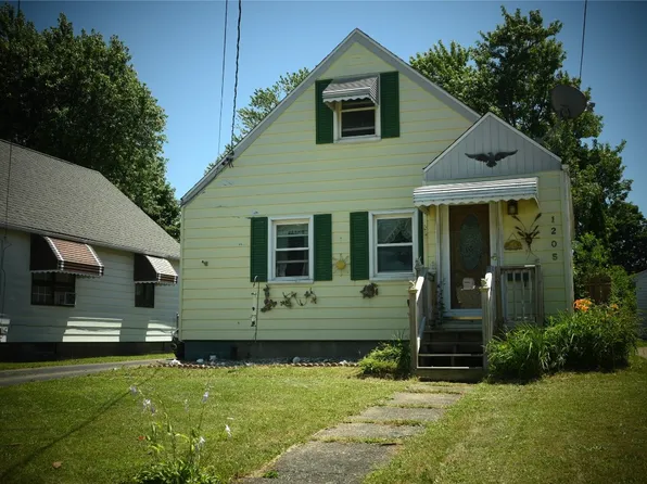 1205 W 38th St, Erie, PA 16508
