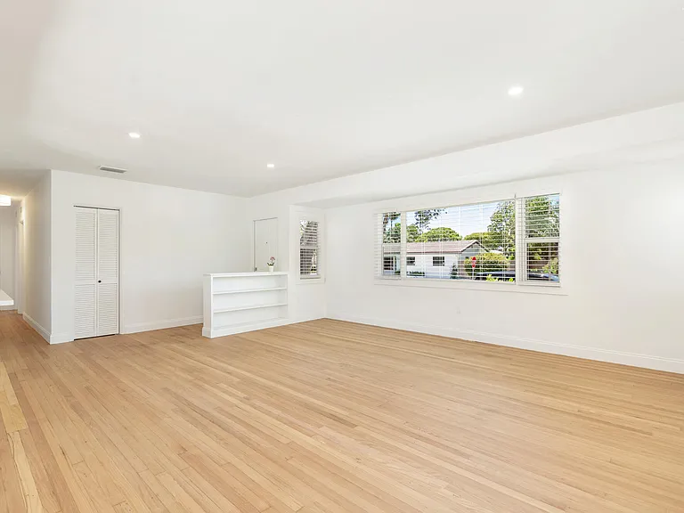 304 Wellesley Dr — Photo 5
