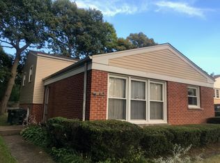 1819 Green Bay Rd, North Chicago, IL 60064