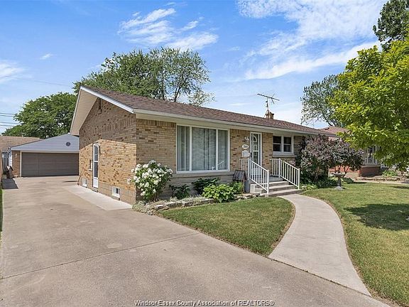 2nd image of 3989 Mount Royal Dr
