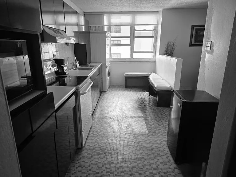 Cond El Aranjuez 121 Fd Roosevelt Ave — Photo 2