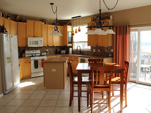 3rd image of 788 Mockingbird Dr