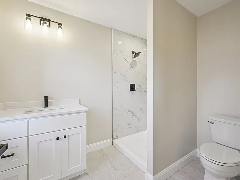110 Stowe St — Photo 15
