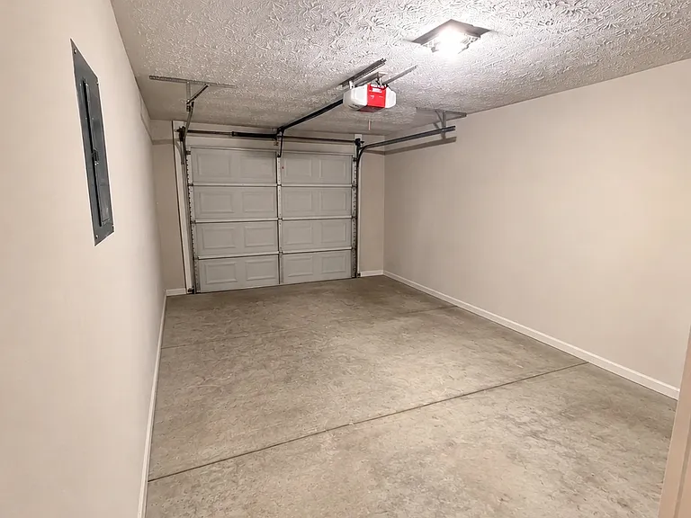 2915 Eagle Pointe Dr — Photo 17