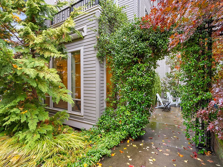 1805 SE Madison St #102 — Photo 22
