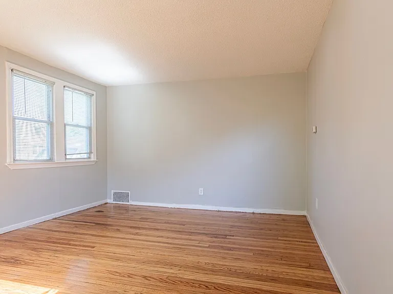 163-165 Woodlawn Cir — Photo 14