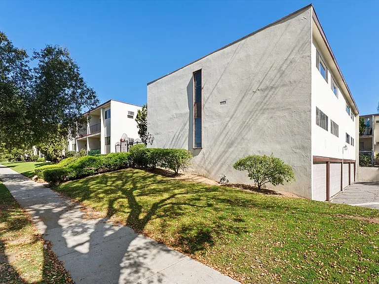 820 N. Raymond Ave — Photo 11