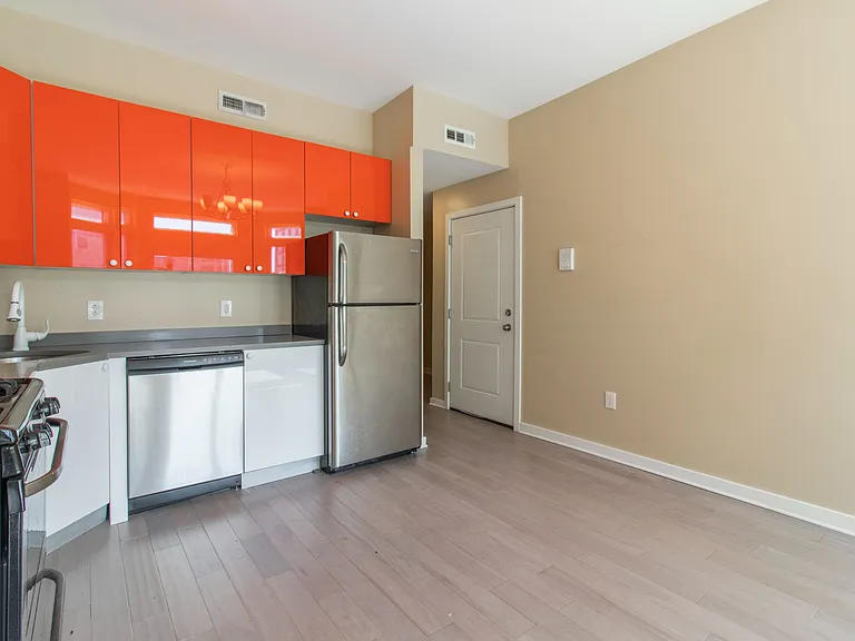 718 N 15th St #44 — Photo 9