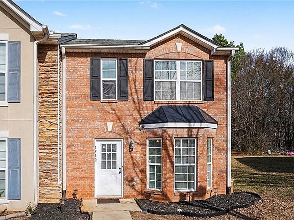 2nd image of 1942 Grove Way