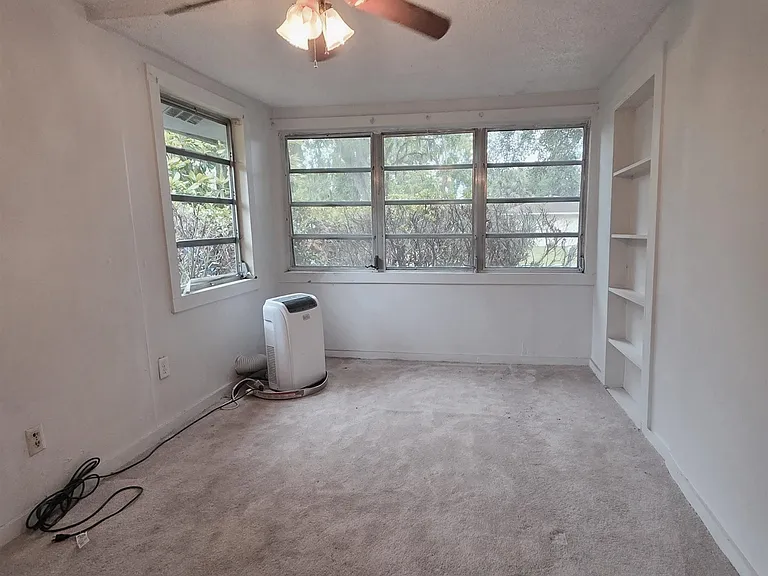 1205 E Green St — Photo 8