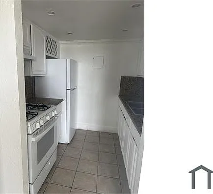 1660 NE 150th St #402 — Photo 2