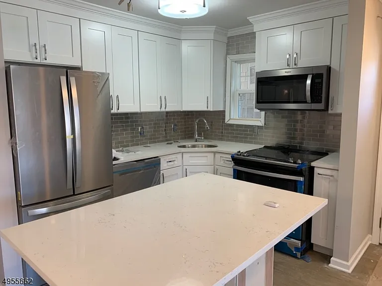 114 Brandywyne Dr — Photo 3