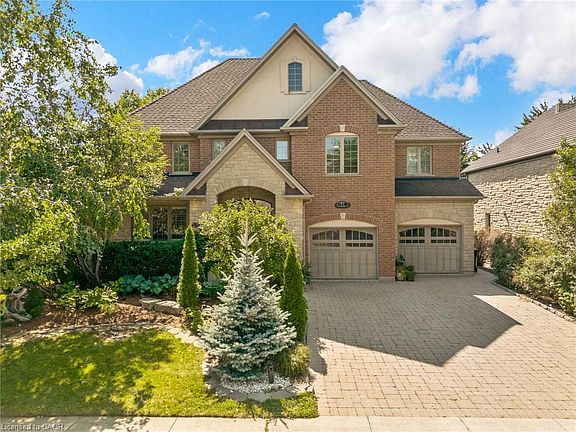 2nd image of 32 Pennsylvania Cres