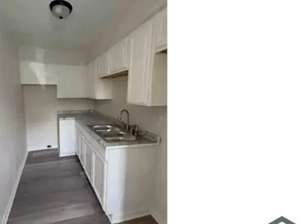 2400 W Chestnut St APT 3, Louisville, KY 40211