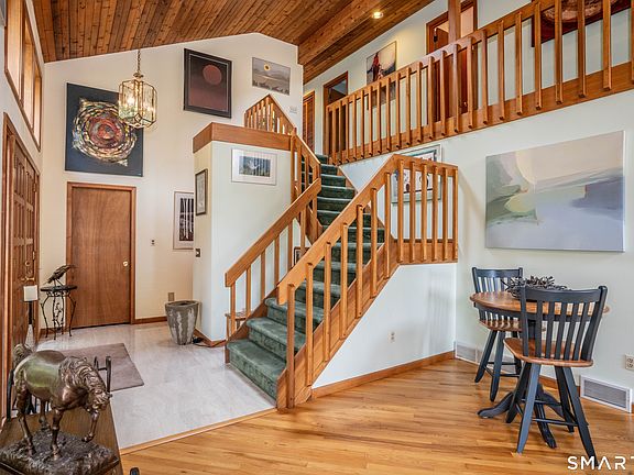 3rd image of 38 Hampton Drive