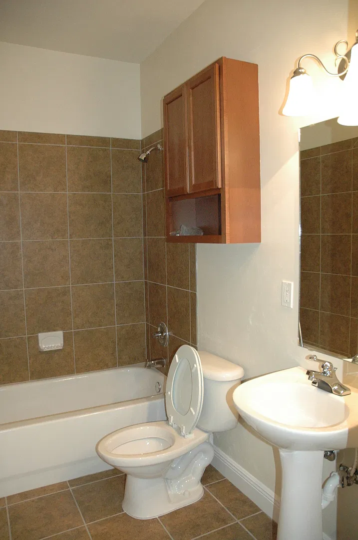 Margaret's Manor - Beautiful 2 Bedroom, 2 Bathroom Apartment — Photo 4