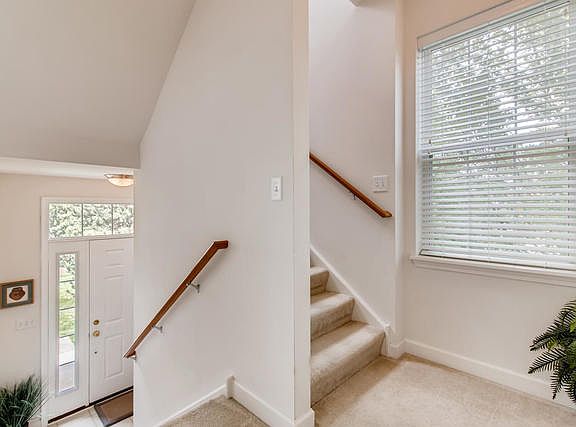 3rd image of 193 Goldenhill St #193