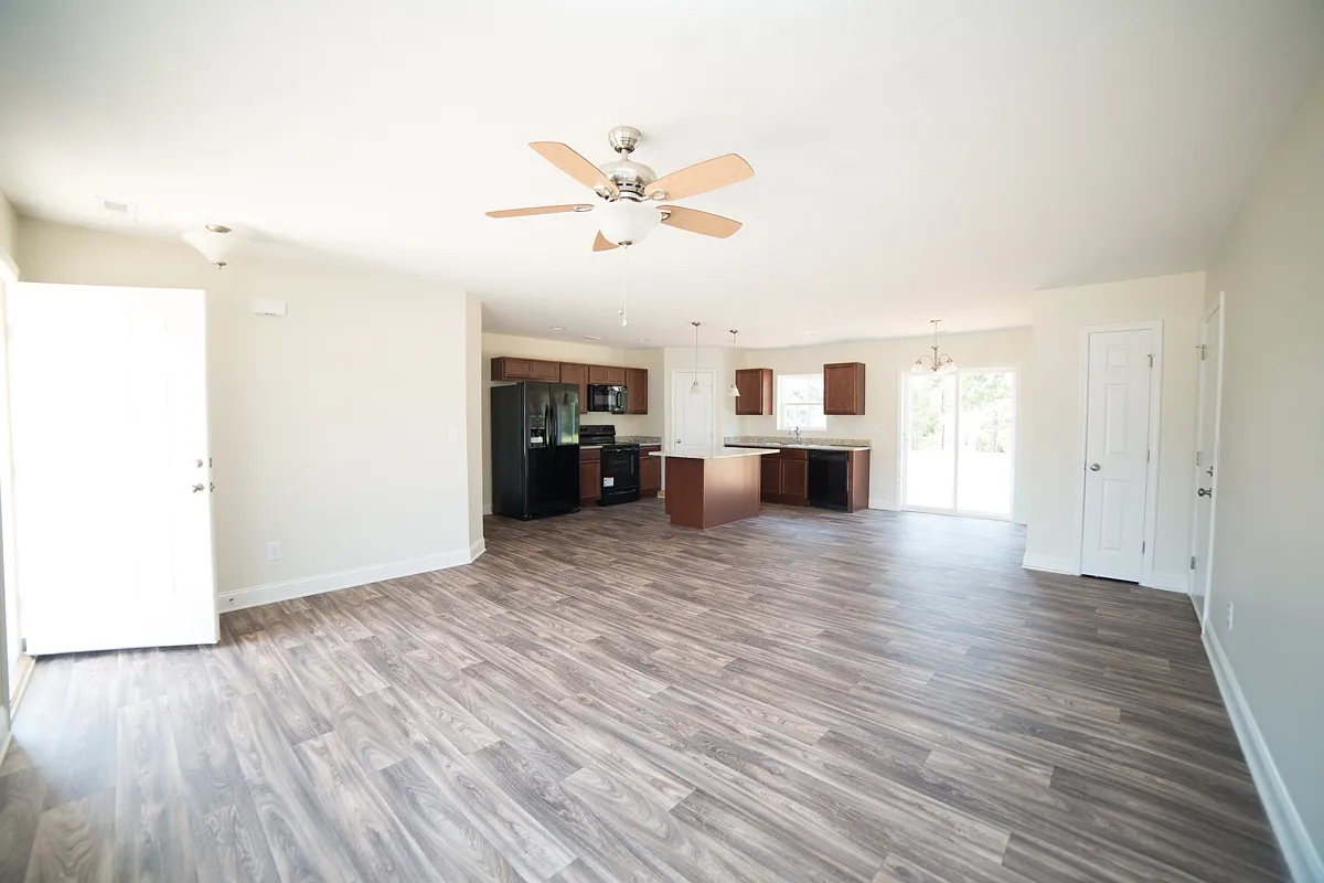 3 bed, 1200 sqft, $1,695 — Photo 3