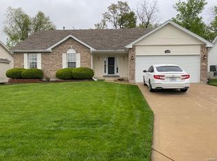 736 Pecan Hill Dr, Saint Charles, MO