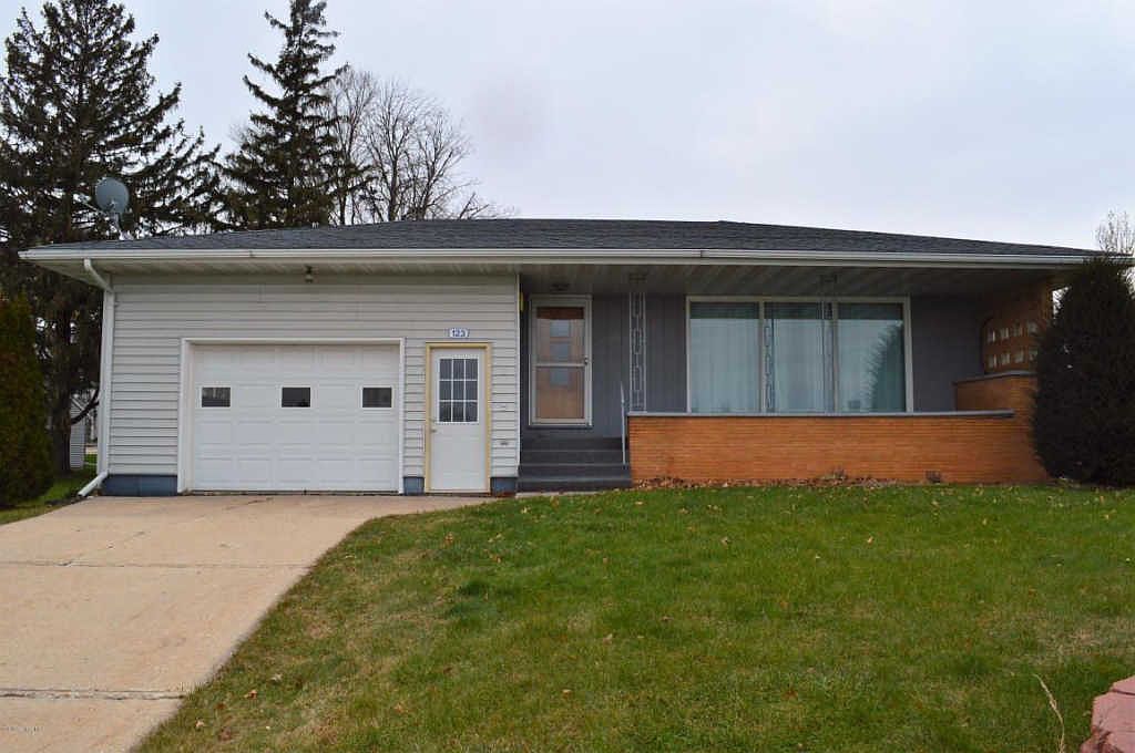 123 4th Ave NE, Spring Grove, MN 55974 Zillow