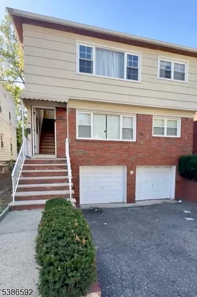 3 bed, 1.0 bath, $2,250 — Photo 1