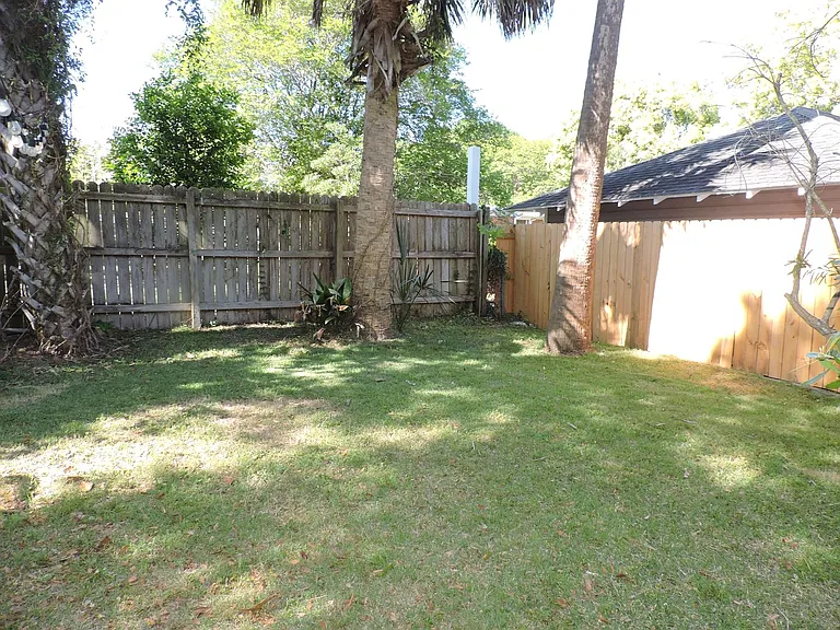 1704 E Lee St — Photo 6