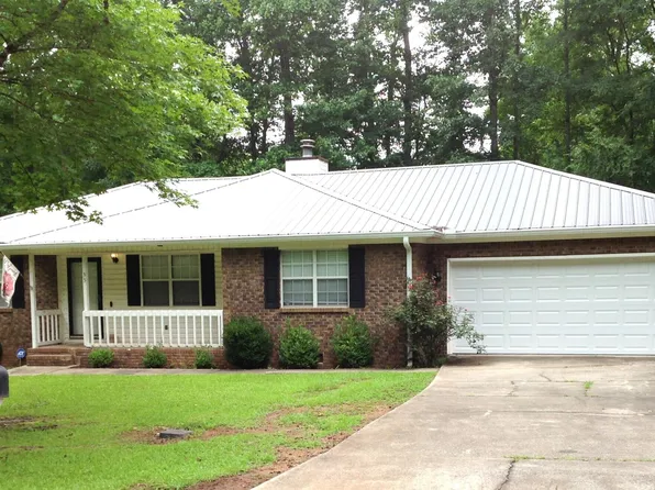 35 Woodland Dr, Weaver, AL 36277