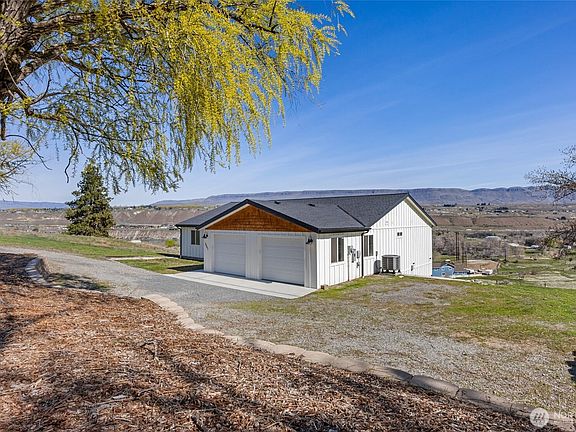3rd image of 3063 Conarty Road