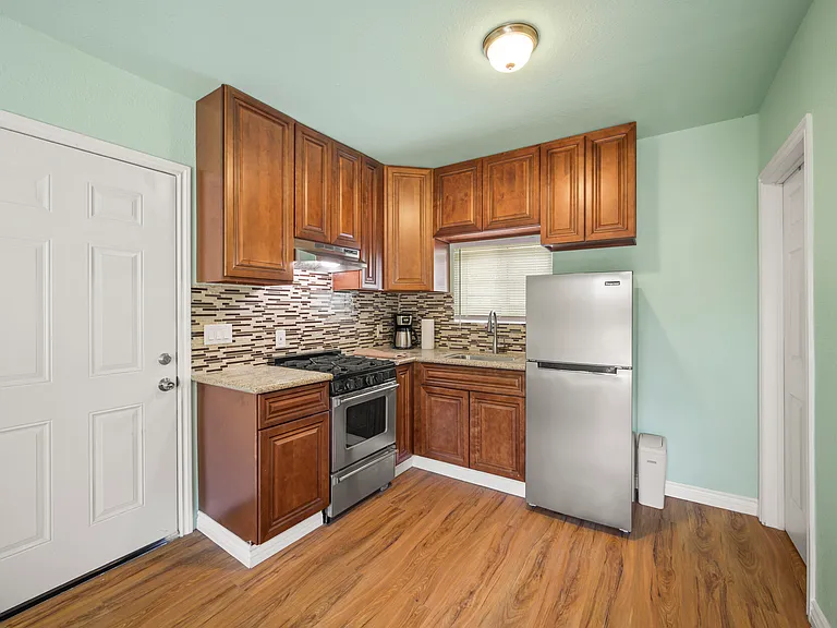 10744 Petit Ave — Photo 8