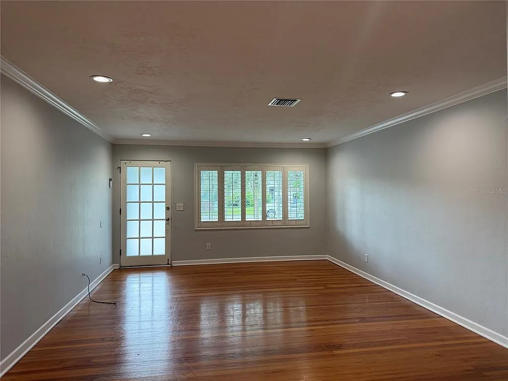 3 bed, 2.0 bath, 1302 sqft, $2,500 — Photo 3