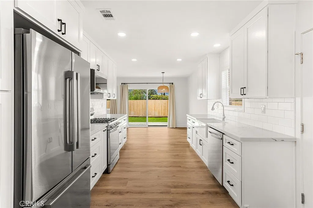 4 bed, 1450 sqft, $4,600 — Photo 1