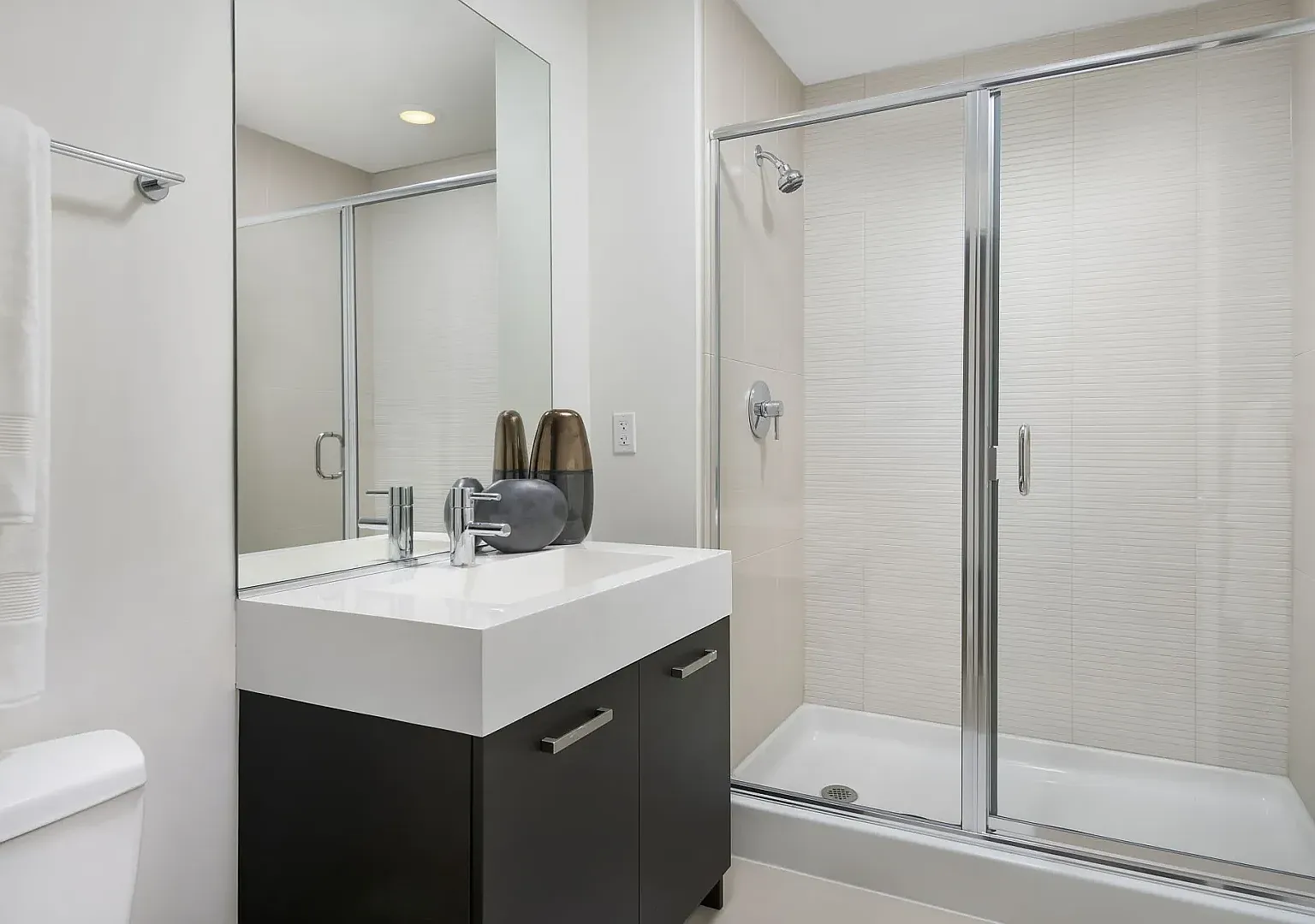 2 bed, $3,077 — Photo 3