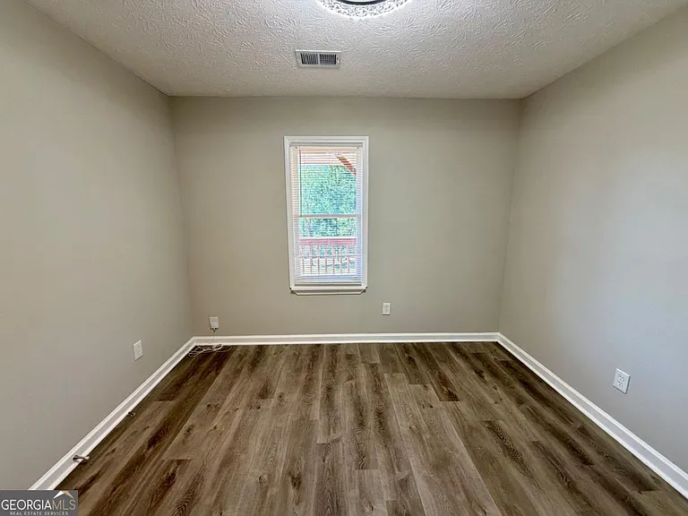 285 Lakeshore Dr — Photo 15
