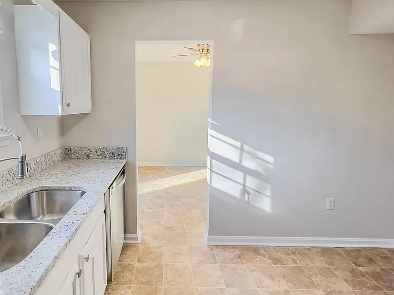 14 Meadowside Ct — Photo 5