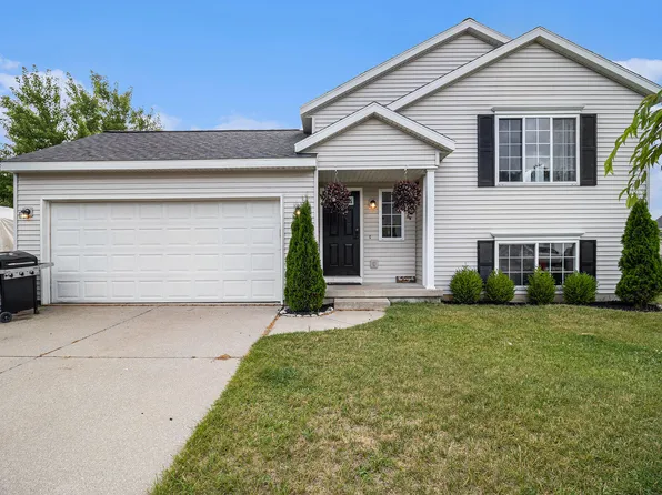 613 Silver Birch St, Howard City, MI 49329