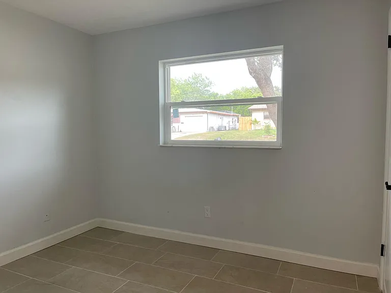 482 Oakwood Dr — Photo 5