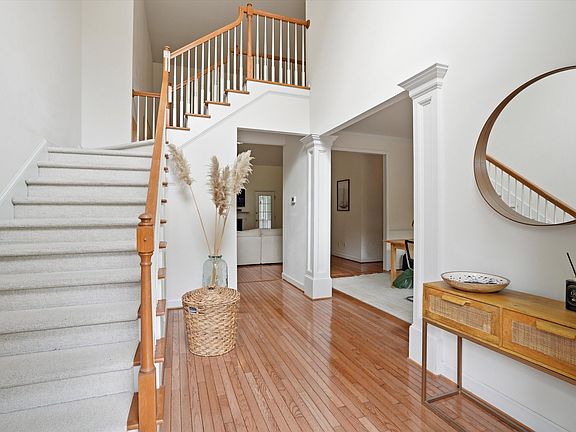 4th image of 2779 Waterpointe Cir