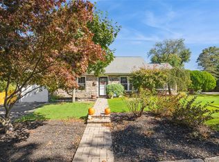 18 Juniper Place, Huntington, NY 11743