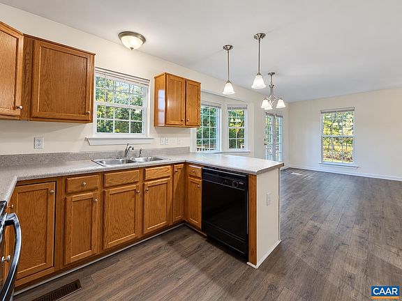 4th image of 682 Indigo Ln