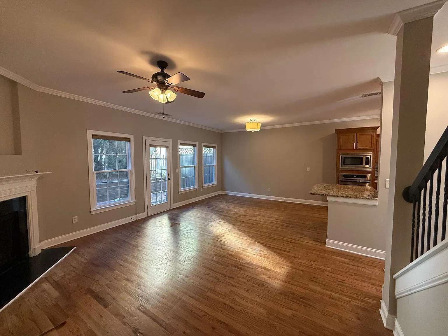 3 bed, 2.5 bath, 2300 sqft, $2,500 — Photo 3