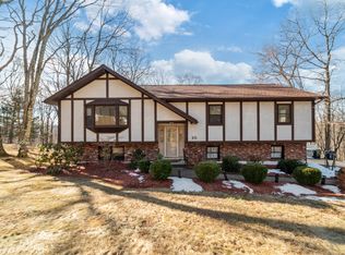 10 Windward Dr, New Fairfield, CT 06812