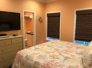 1744 Pompano Ln, Crystal Beach, TX 77650