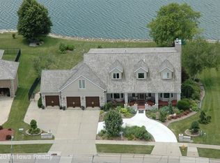 1620 Country Club Blvd, Clive, IA 50325