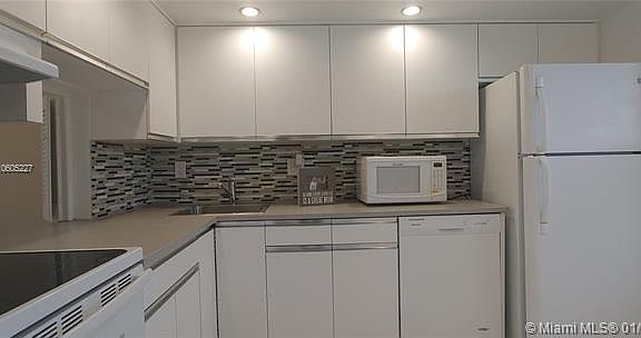 3rd image of 5901 NW 61st Ave APT 302