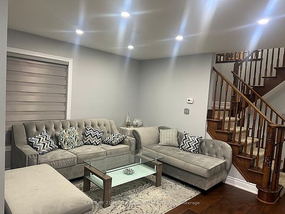 2nd image of 1657 Samuelson Cir