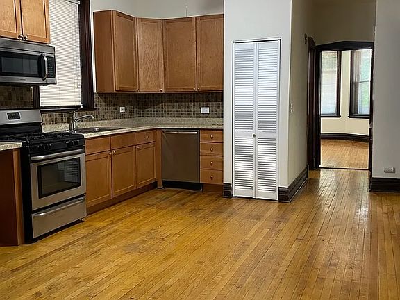 3rd image of 2315 N Oakley Ave APT 1